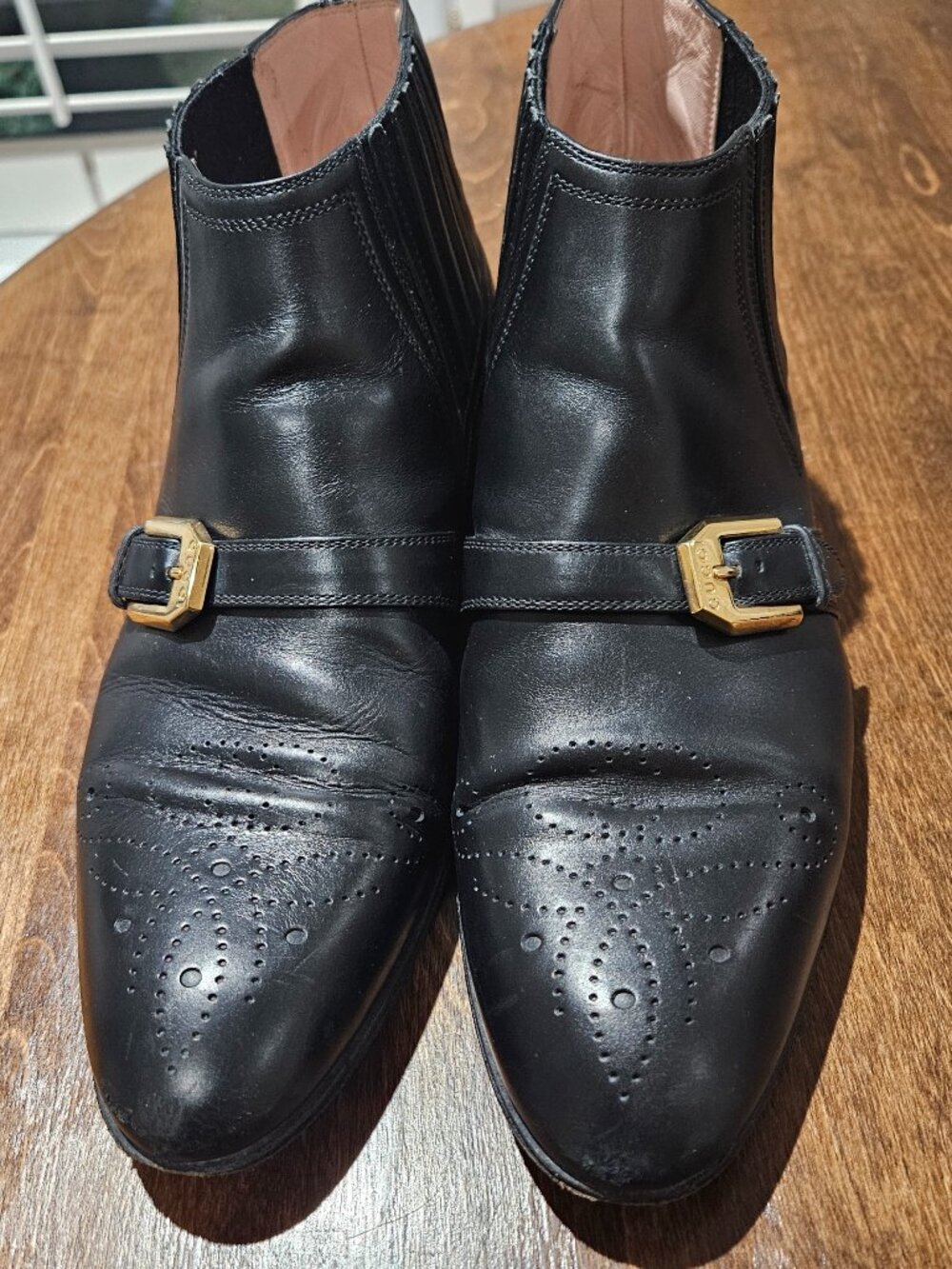 Gucci black leather chelsea boot